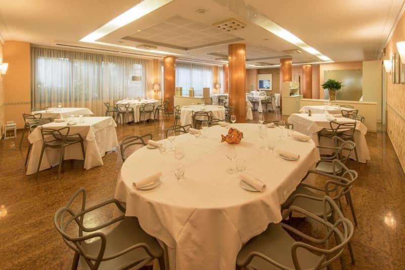 Ristorante Hotel Lucia - 100 Mt Dal Mare Giulianova Exterior foto
